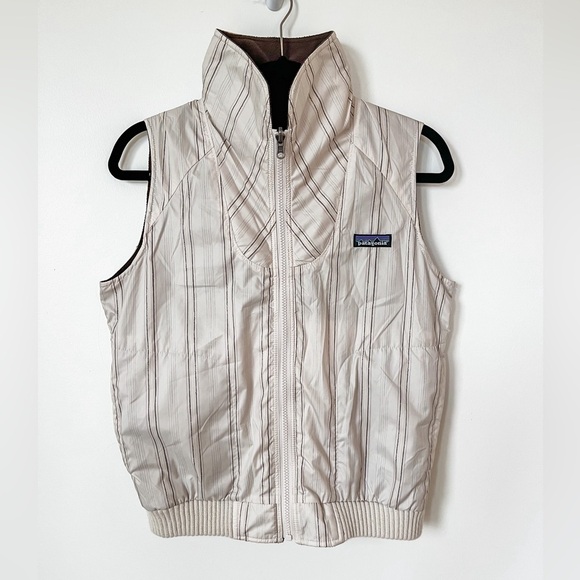 Patagonia Jackets & Blazers - Patagonia Women's‎ Reversible Vest Stripes with Brown Fleece XS Zippered Pockets